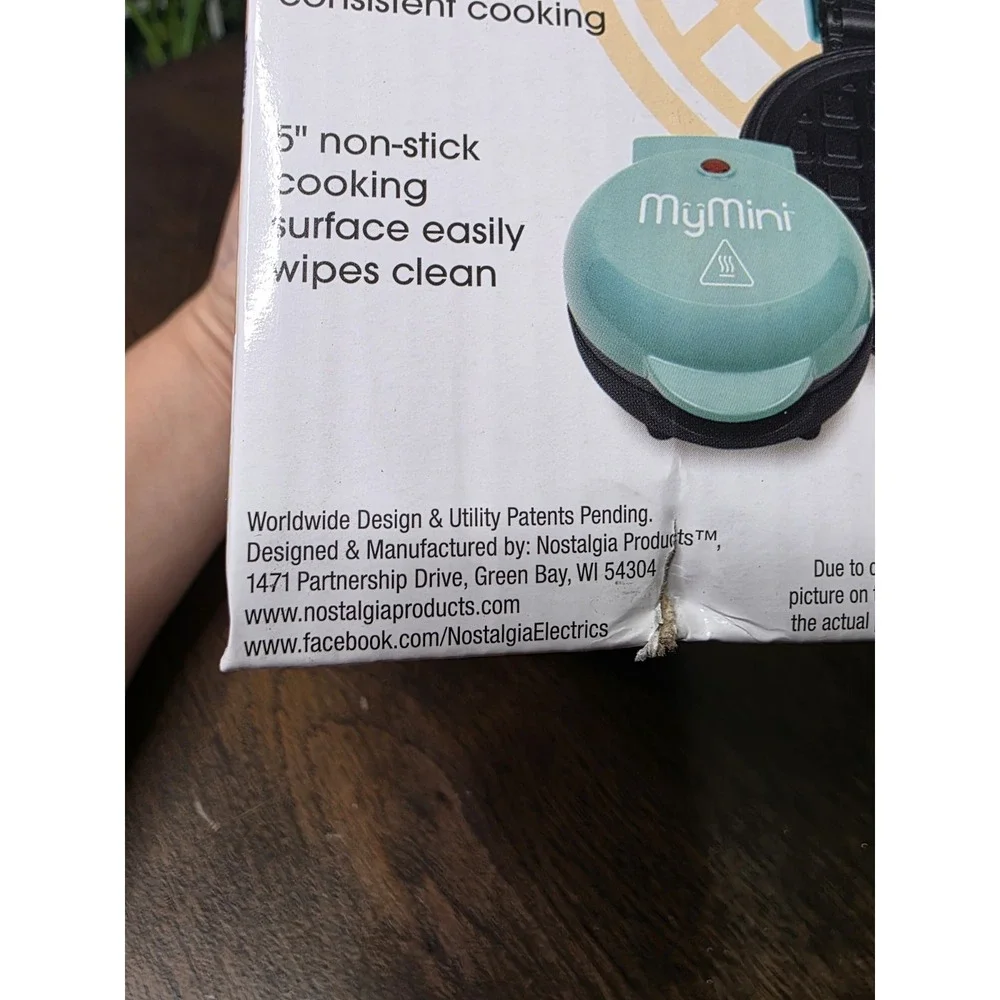 Nostalgia My Mini Waffle Maker 5 Inch Non Stick‎ Teal Compact MWF5TL New B3